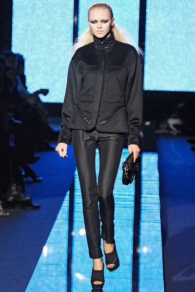Look 30